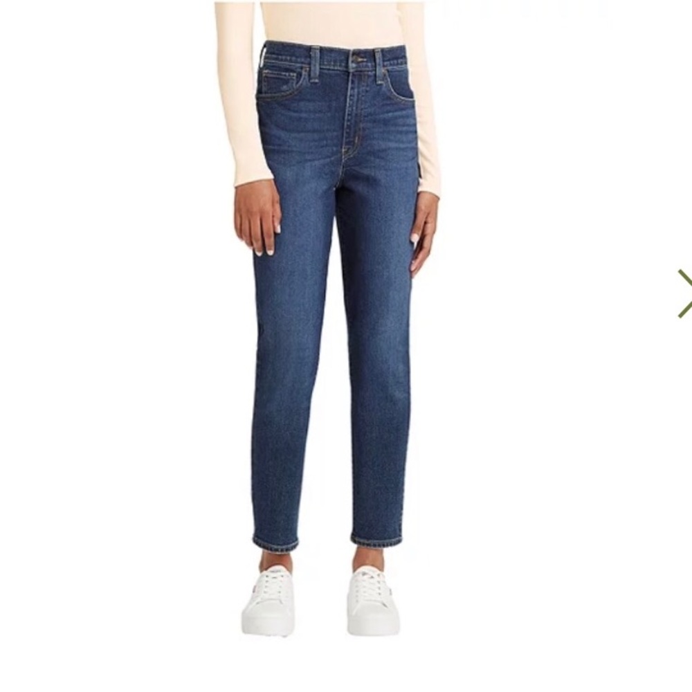 Levi’s women’s high waisted dark wash mom jeans 31